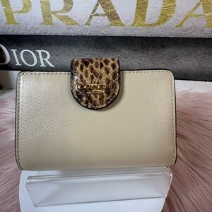 Coach Medium Corner Zip Wallet in ivory/beige leather snakeskin embossed accent.